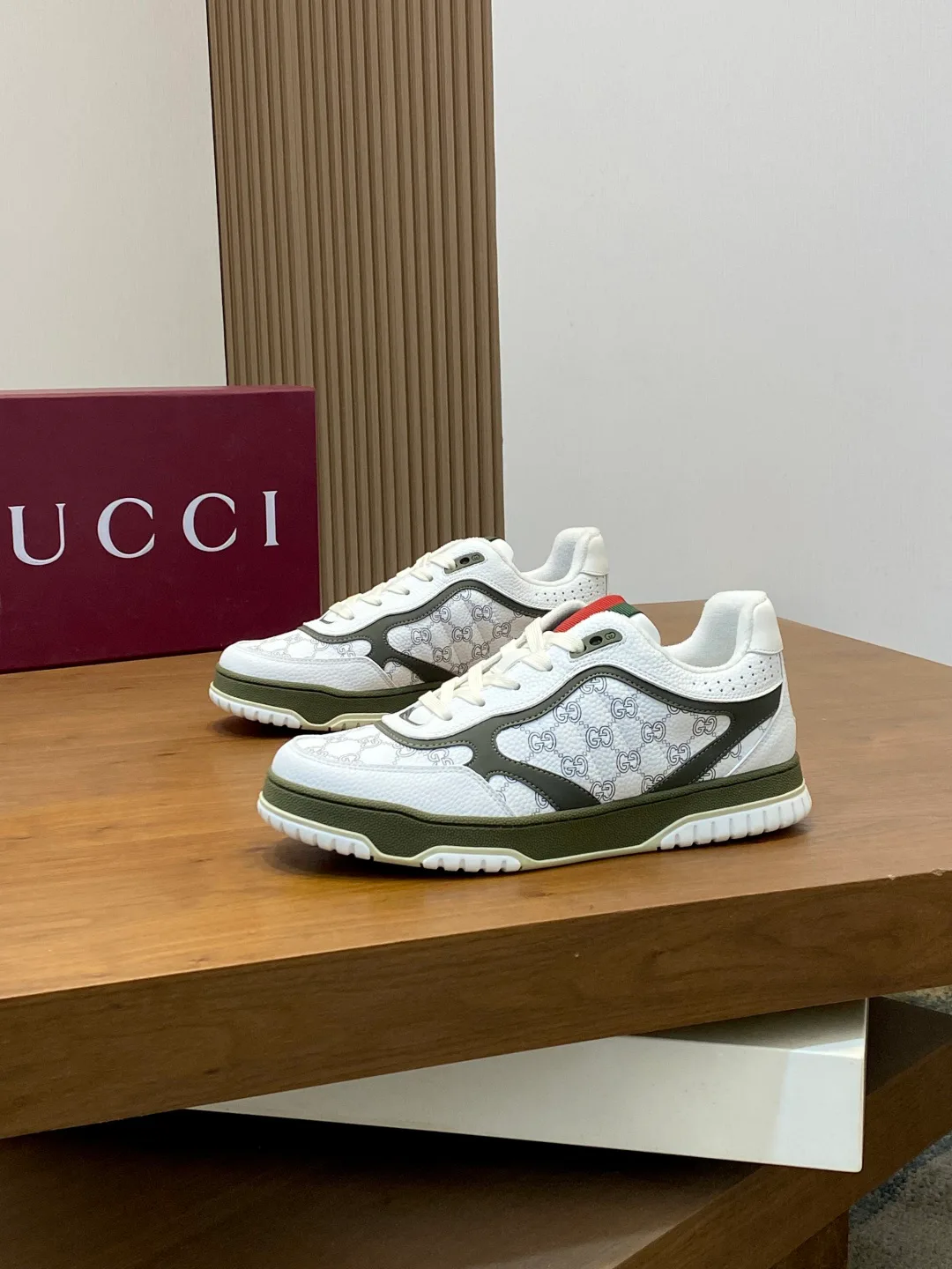 Кроссовки Женские Gucci 289775