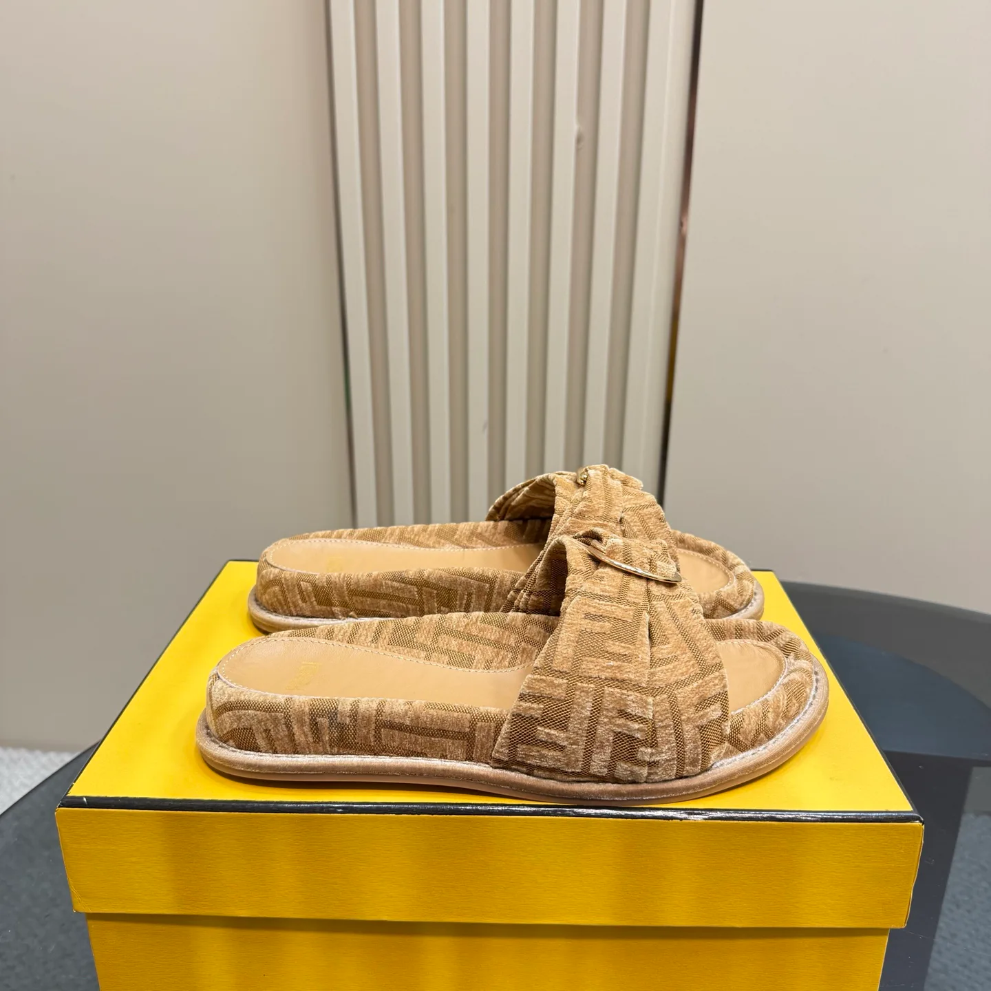 Шлепанцы Женские Fendi 23409