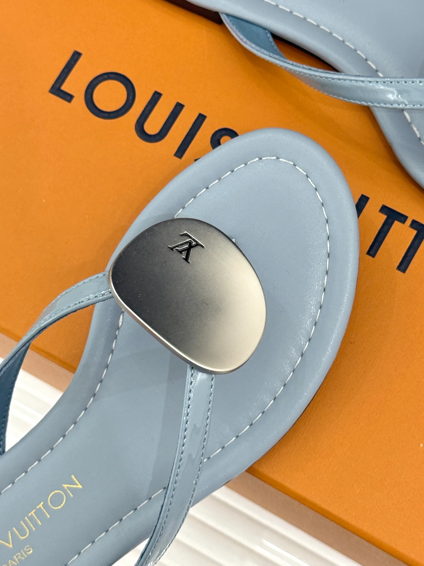 Шлепанцы Женские Louis Vuitton 17596992