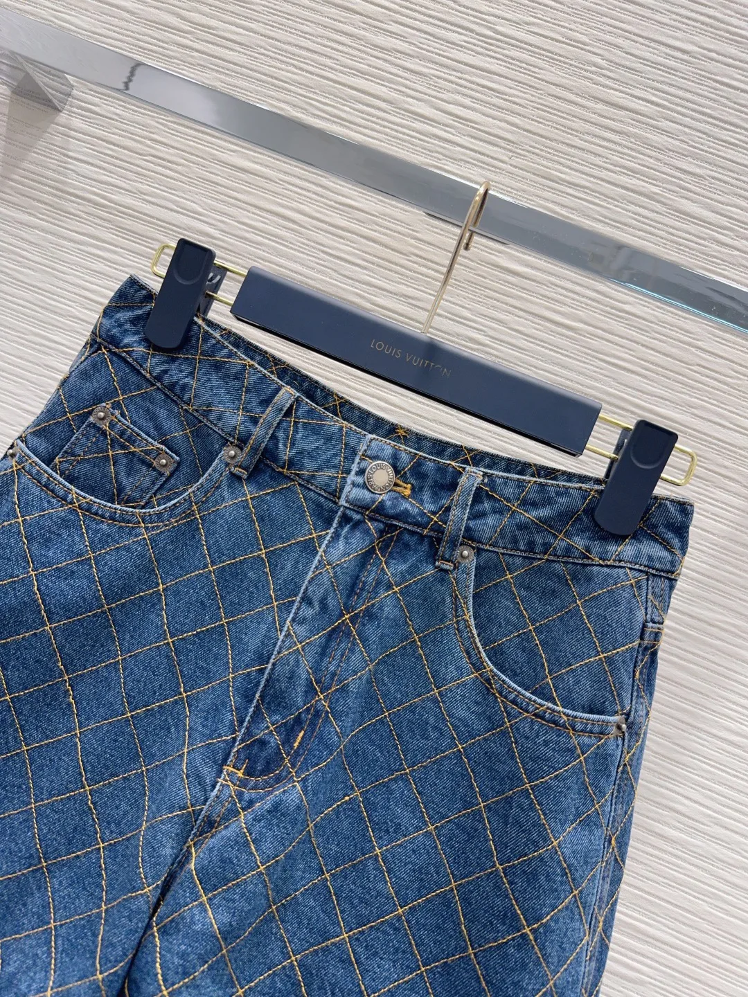Шорты Женские Louis Vuitton 18211645