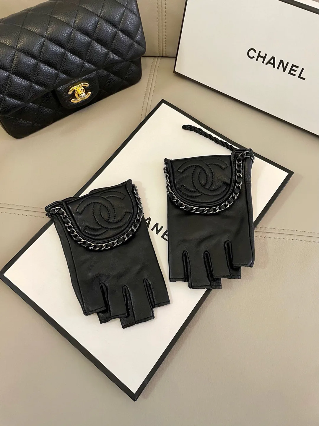 Перчатки Chanel 18525720