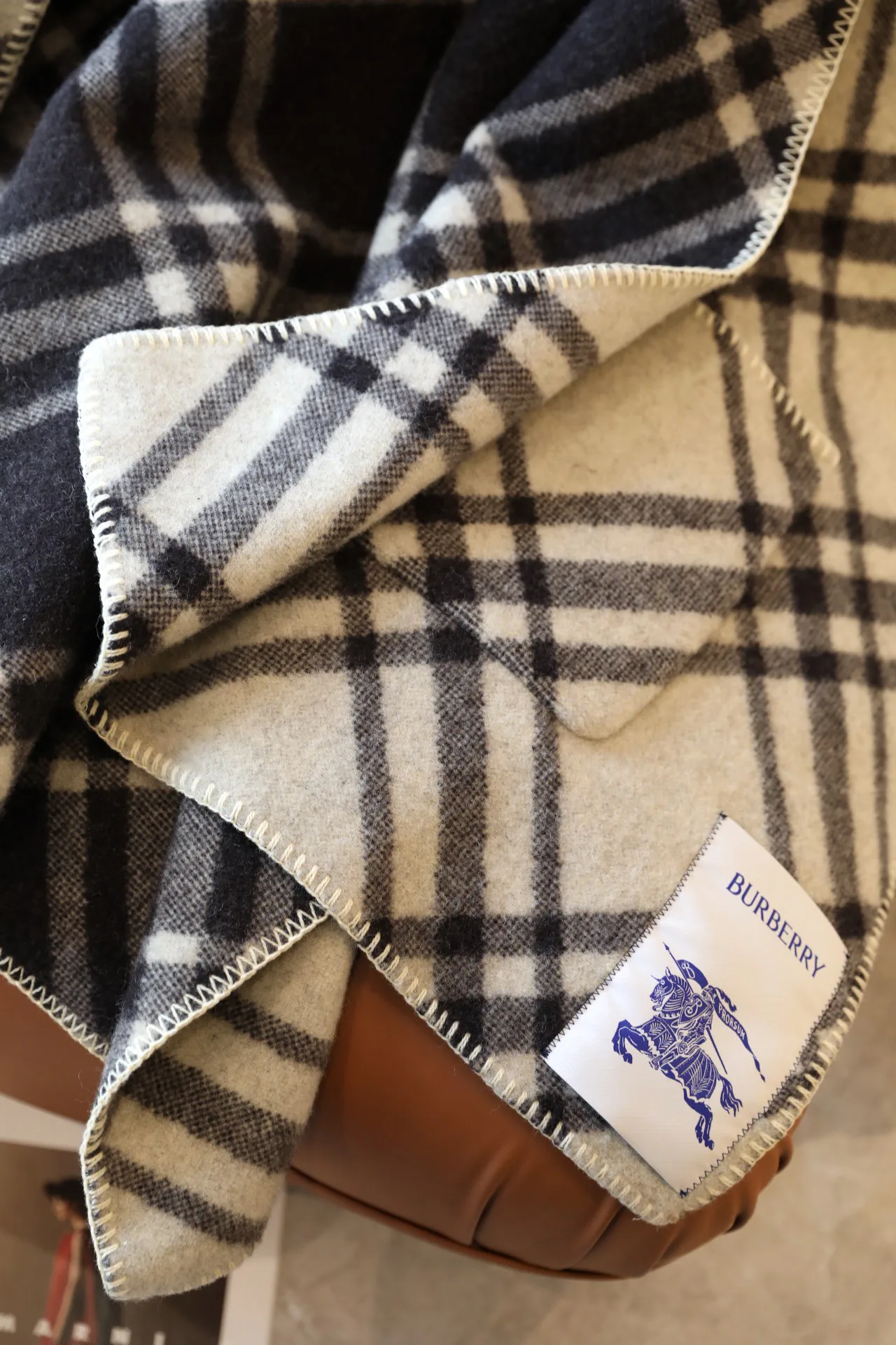 Шарфы Burberry 975812