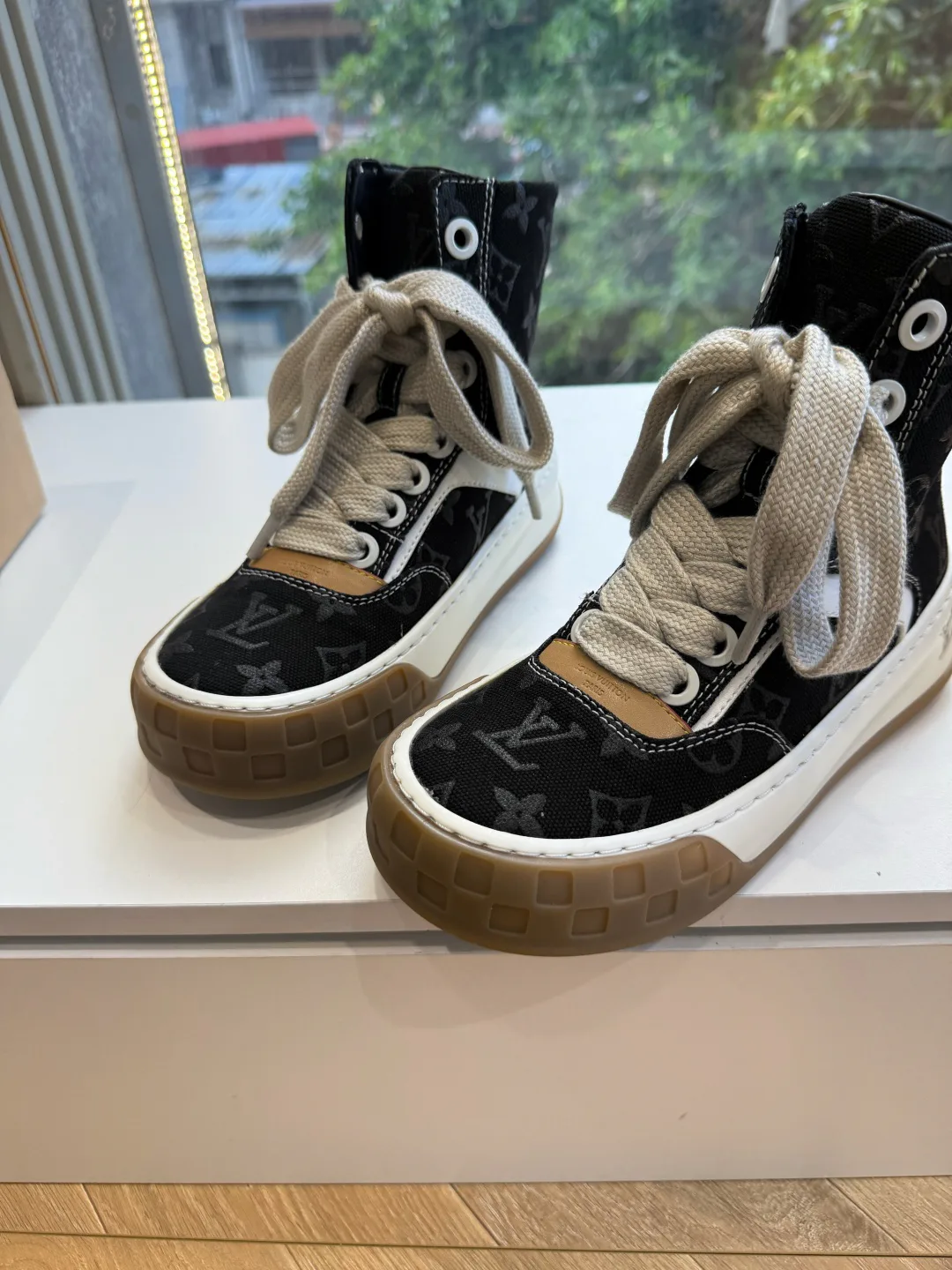 Кроссовки Женские Louis Vuitton 16991430