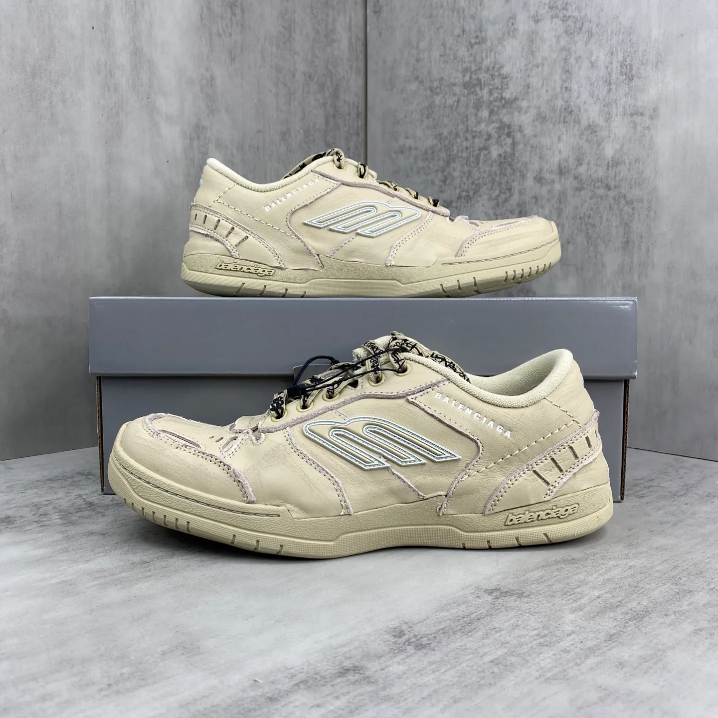Кроссовки Женские Balenciaga 10247855