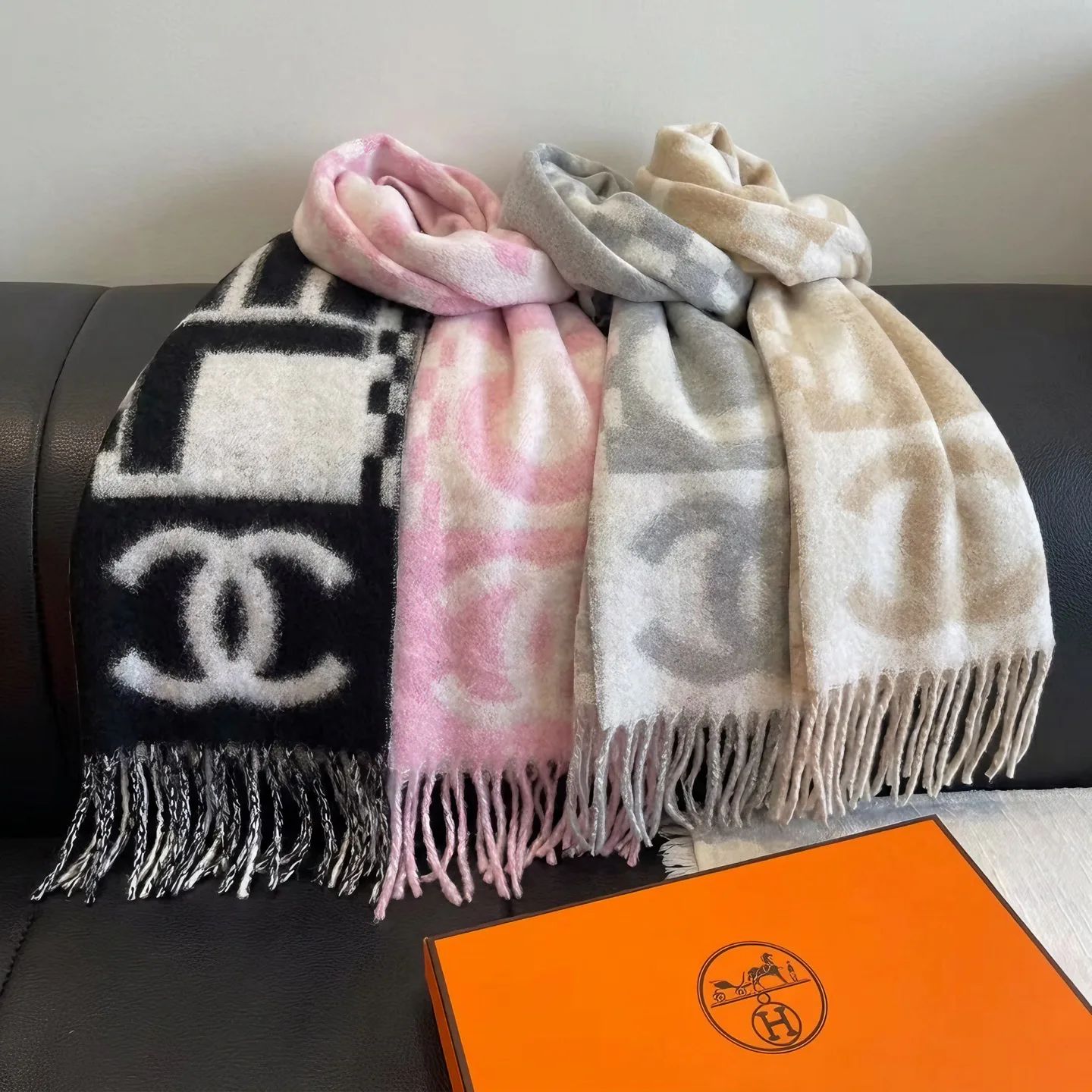 Шарфы Chanel 18322569