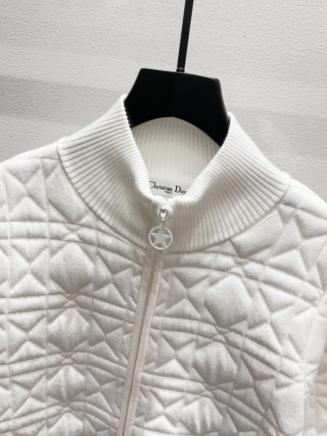 Куртки И Пуховики Женские Christian Dior 18742509