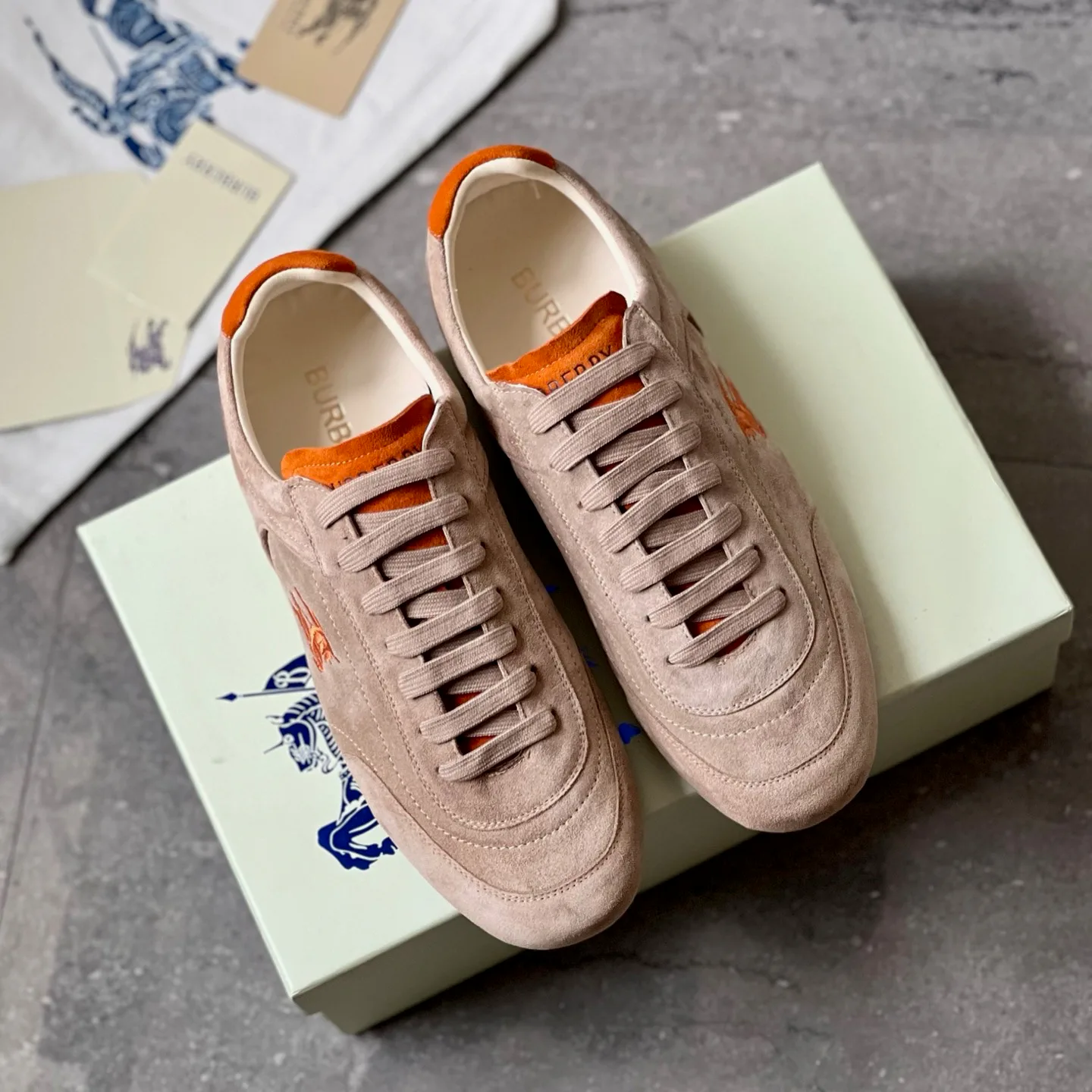 Кроссовки Женские Burberry 18589202
