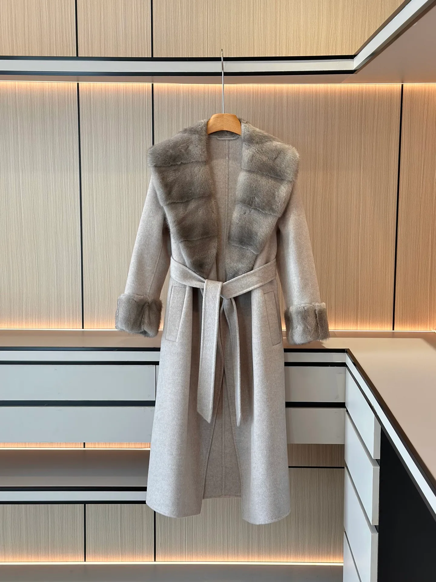 Пальто Женские Loro Piana 18597230