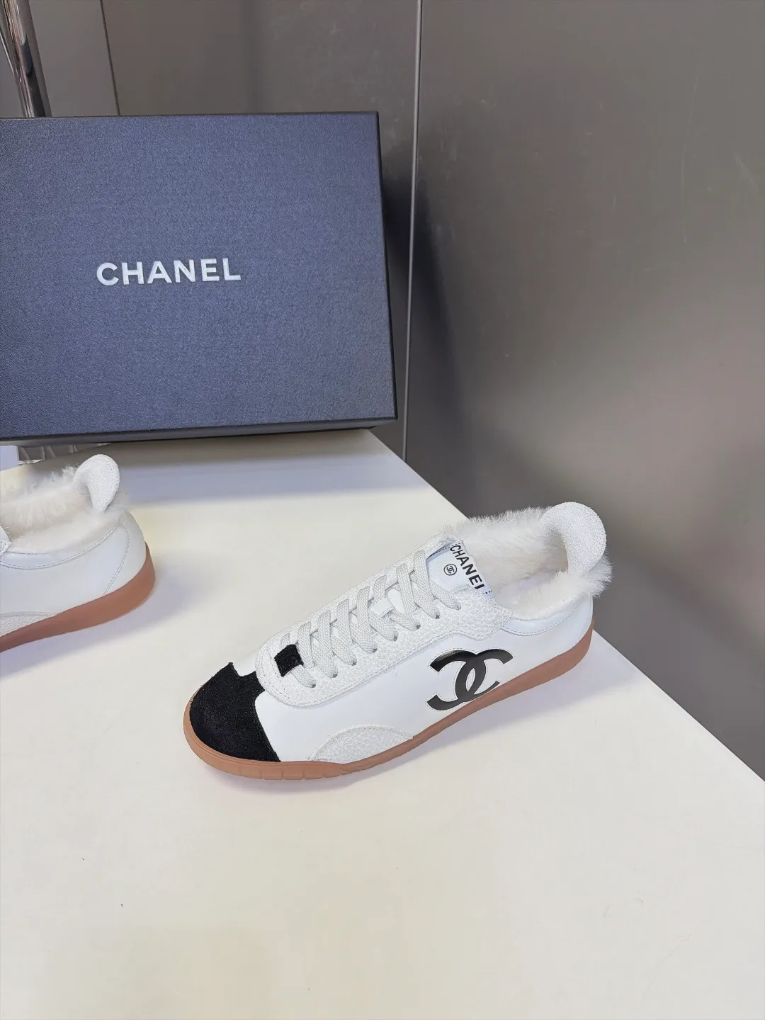 Кроссовки Женские Chanel 19108527