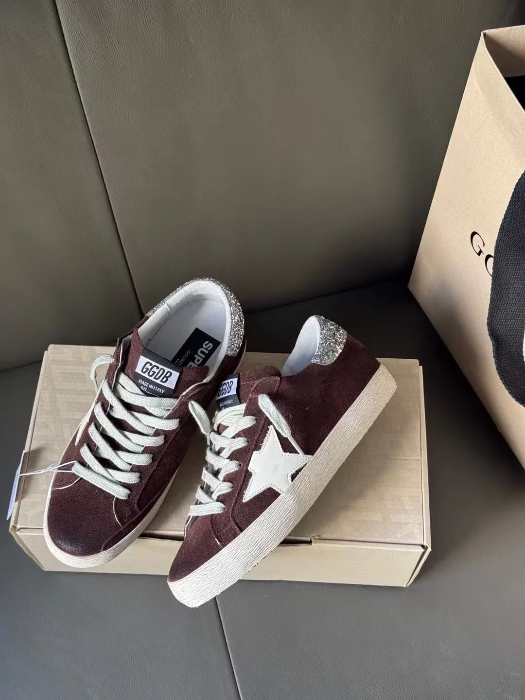 Кроссовки Женские Golden Goose 18265603