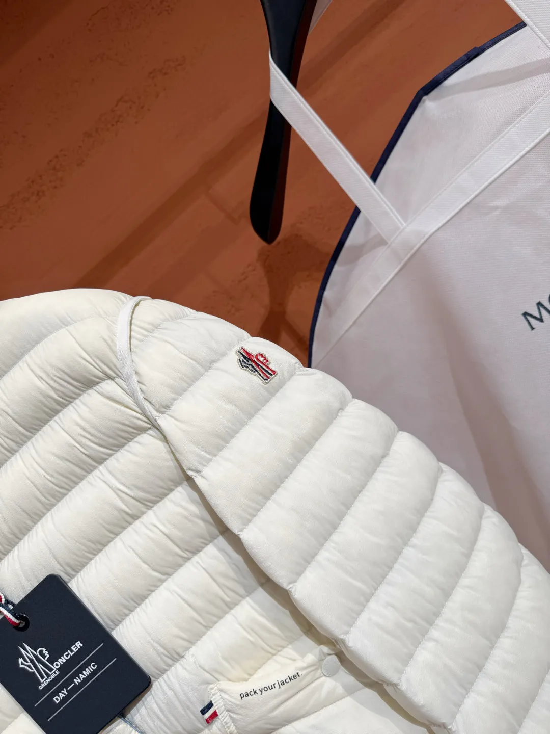 Куртки И Пуховики Женские Moncler 18048160