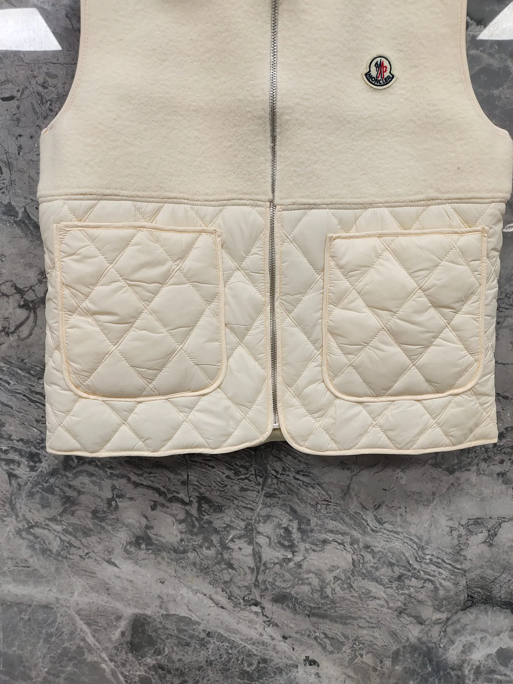 Жилеты Женские Moncler 18743556
