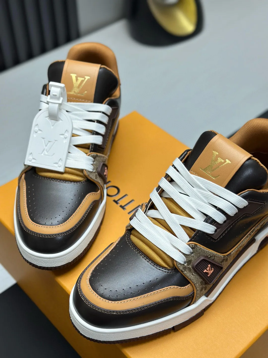 Кроссовки Женские Louis Vuitton 604339