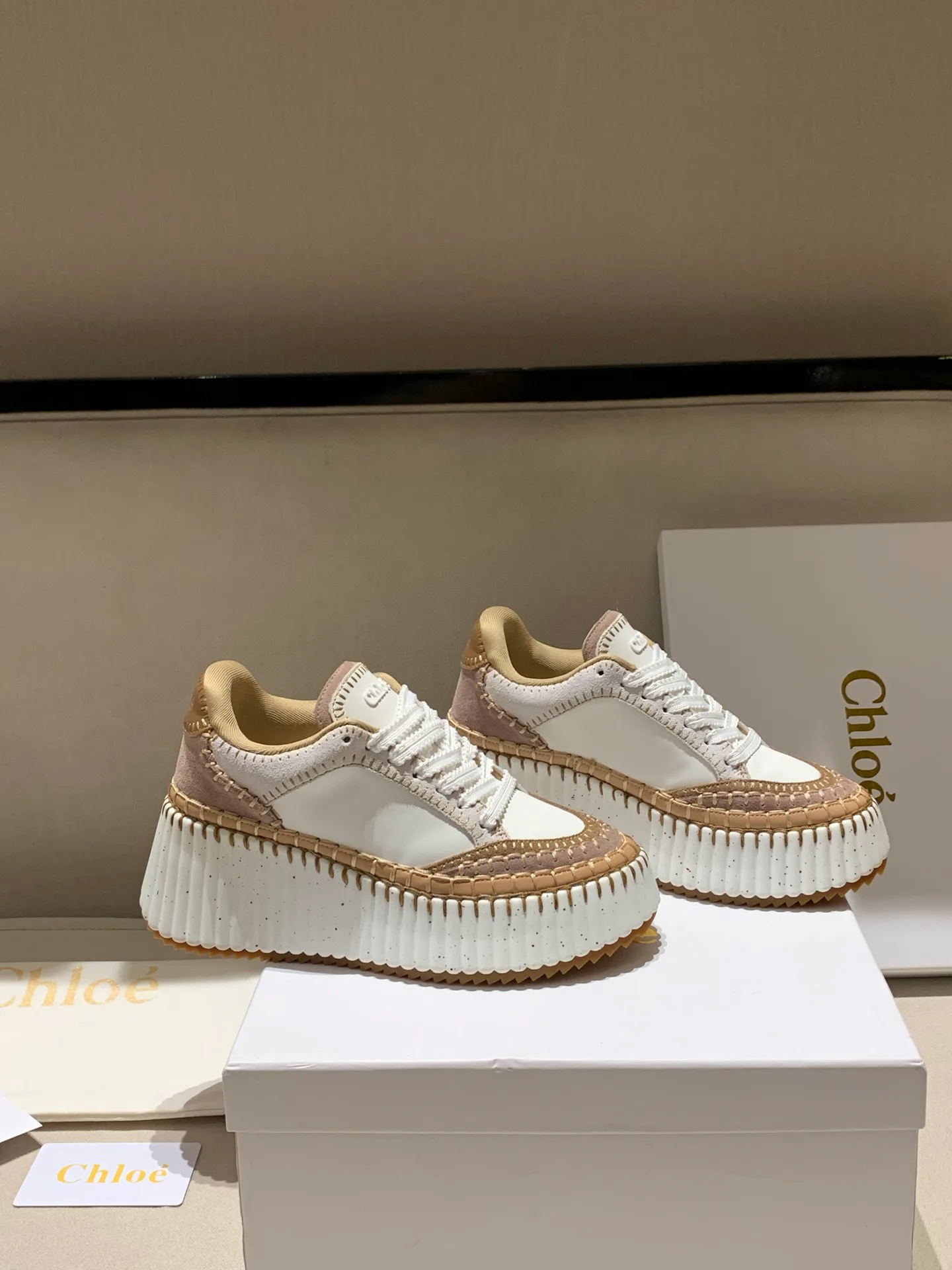 Кроссовки Женские Chloe 19240428