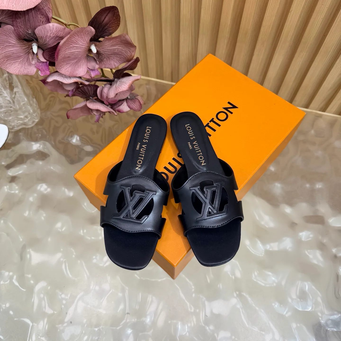 Шлепанцы Женские Louis Vuitton 17448826