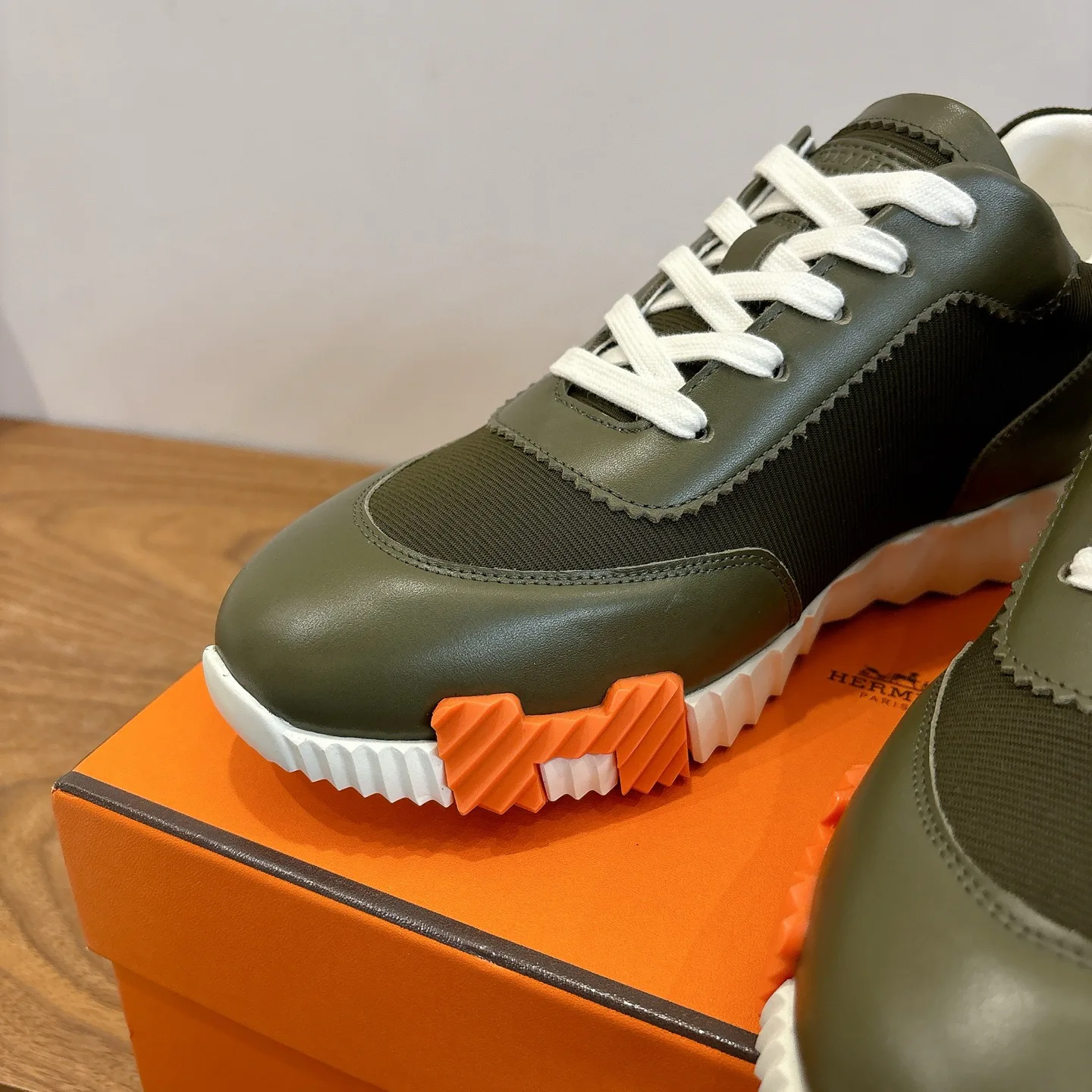 Кроссовки Женские Hermes 18729603