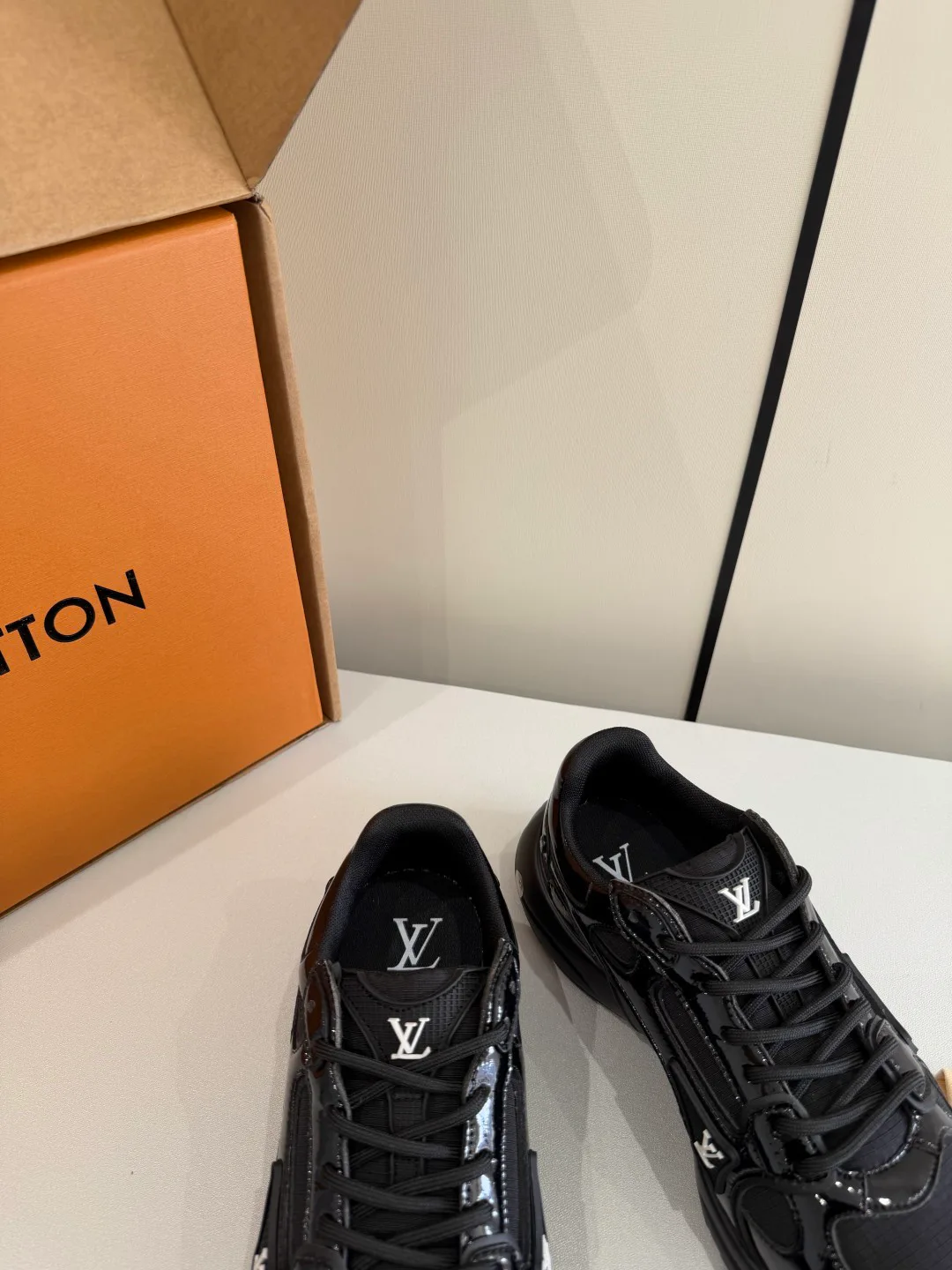 Кроссовки Женские Louis Vuitton 11497553