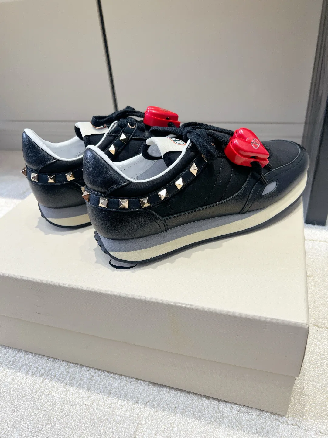 Кроссовки Женские Valentino 18436569