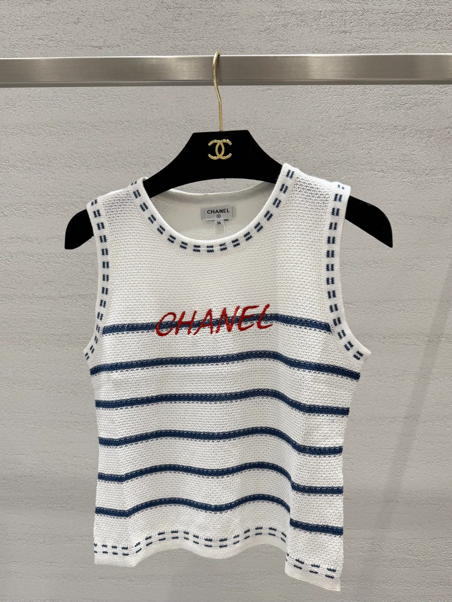 Жилеты Женские Chanel 17450599
