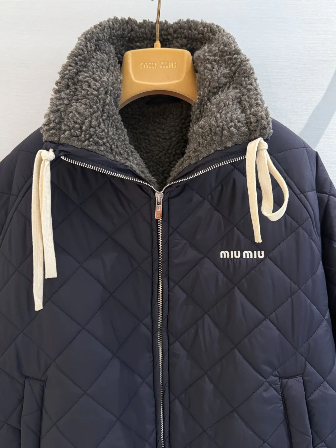 Куртки И Пуховики Женские Miu Miu 18285491