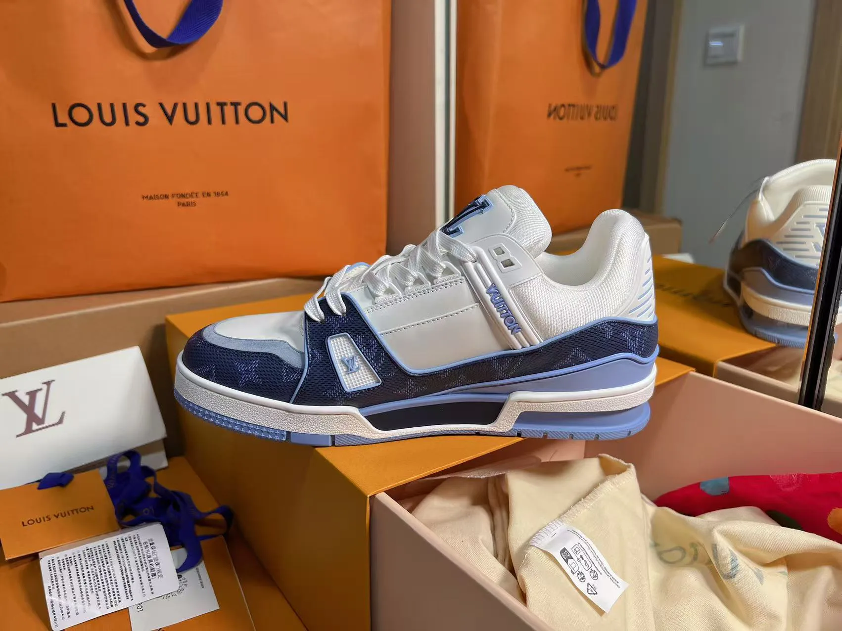 Кроссовки Женские Louis Vuitton 11696569