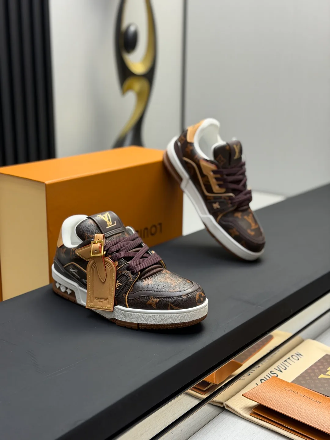 Кроссовки Женские Louis Vuitton 18011586