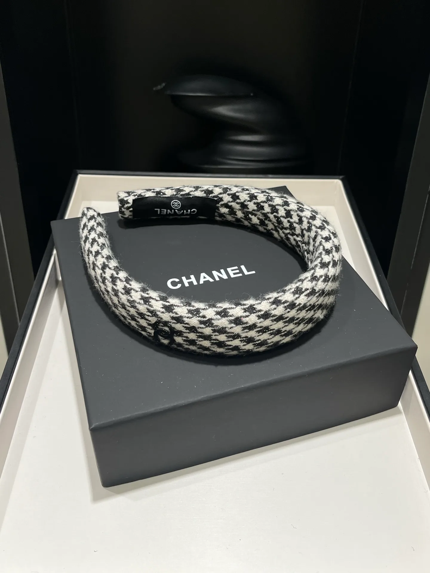 Головные Уборы Chanel 17643125