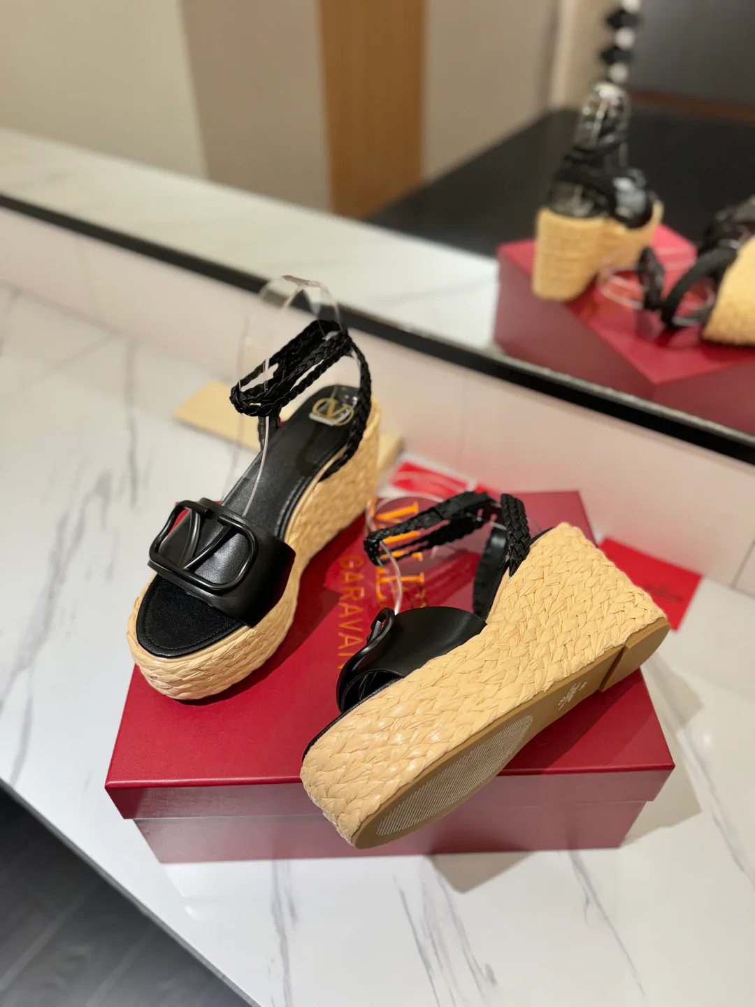 Босоножки Женские Valentino 17946620
