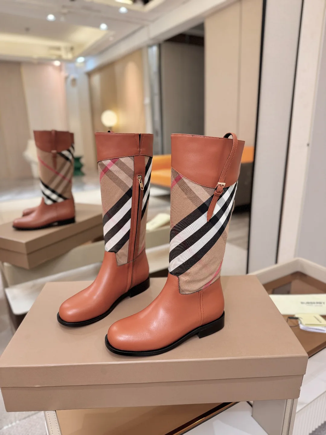 Сапоги Женские Burberry 20104744