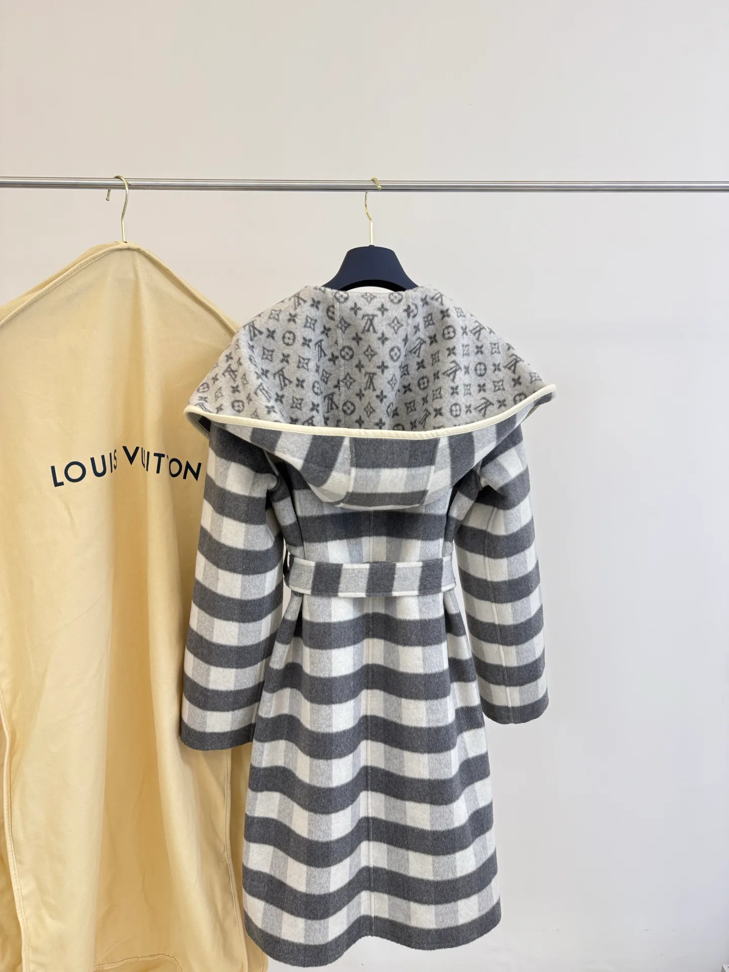Пальто Женские Louis Vuitton 18594782