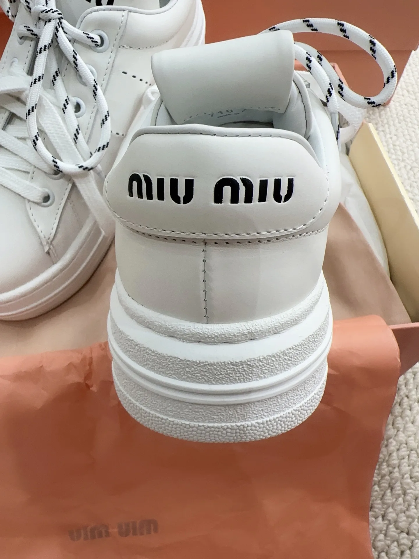 Кроссовки Женские Miu Miu 18041144