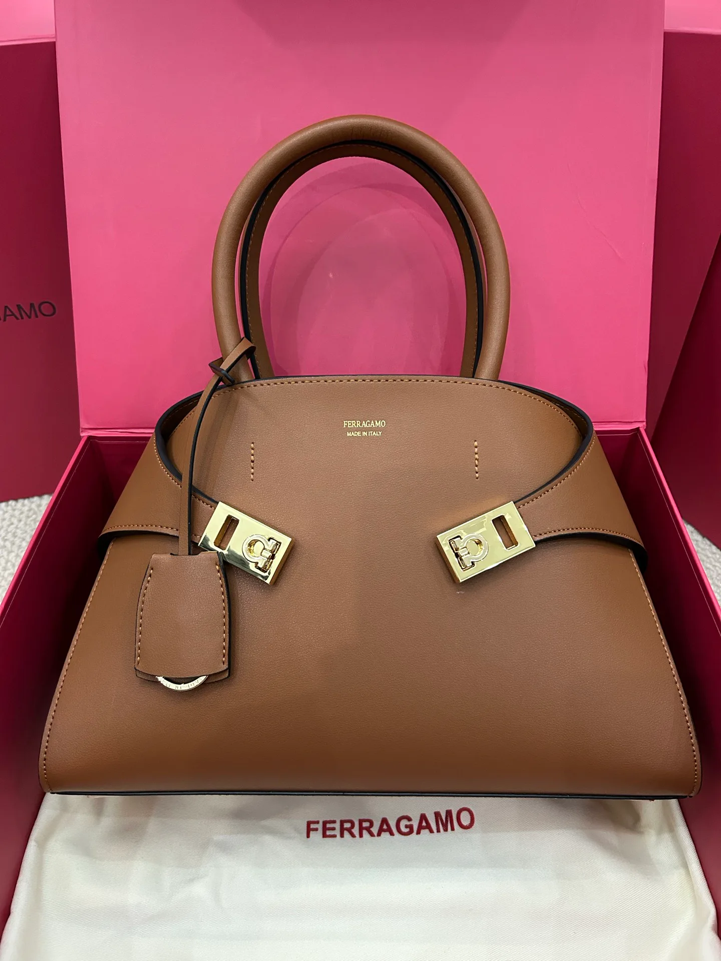 Классические Сумки Женские Salvatore Ferragamo 1401947