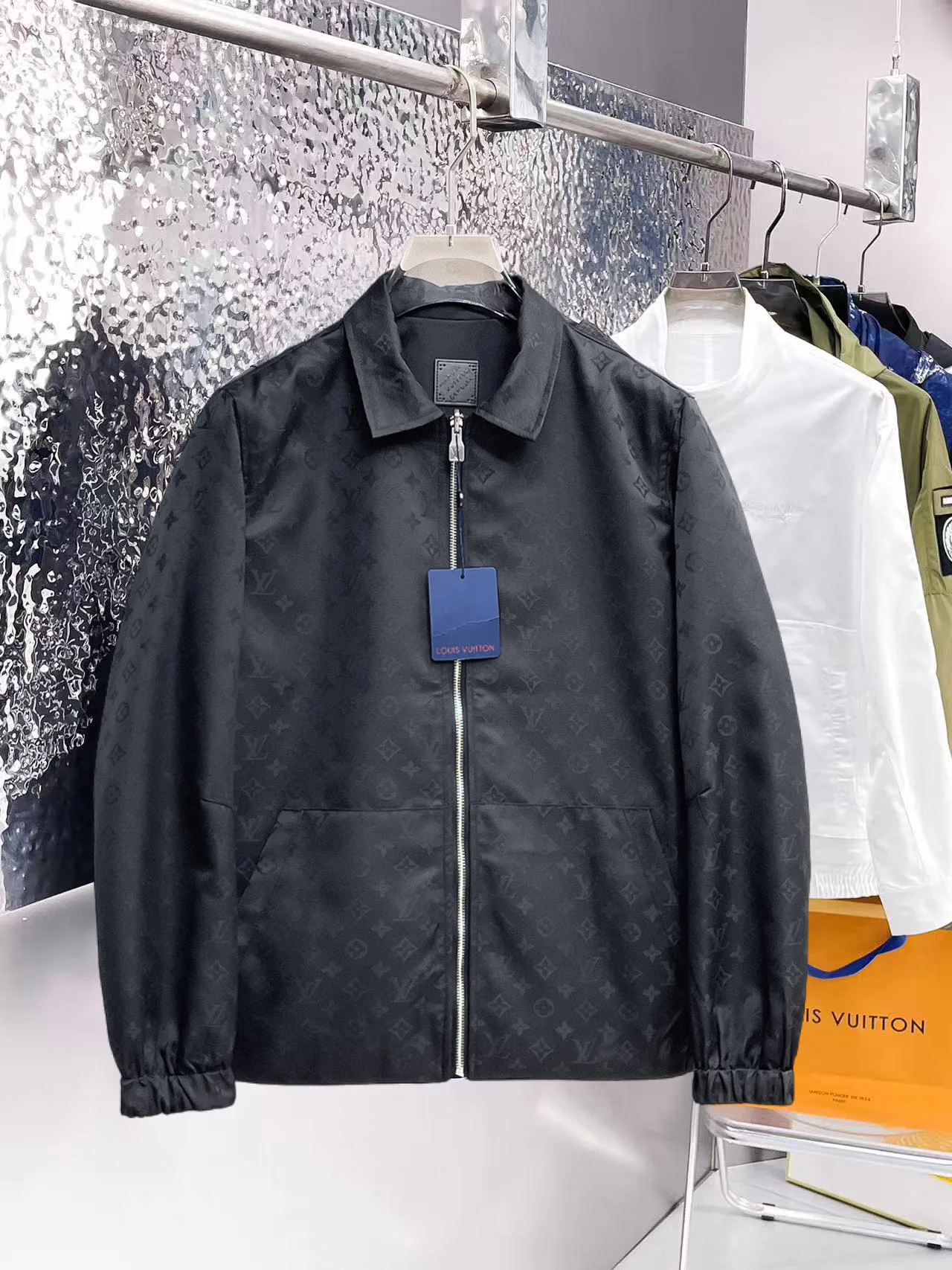 Куртки И Пуховики Мужские Louis Vuitton 9352279