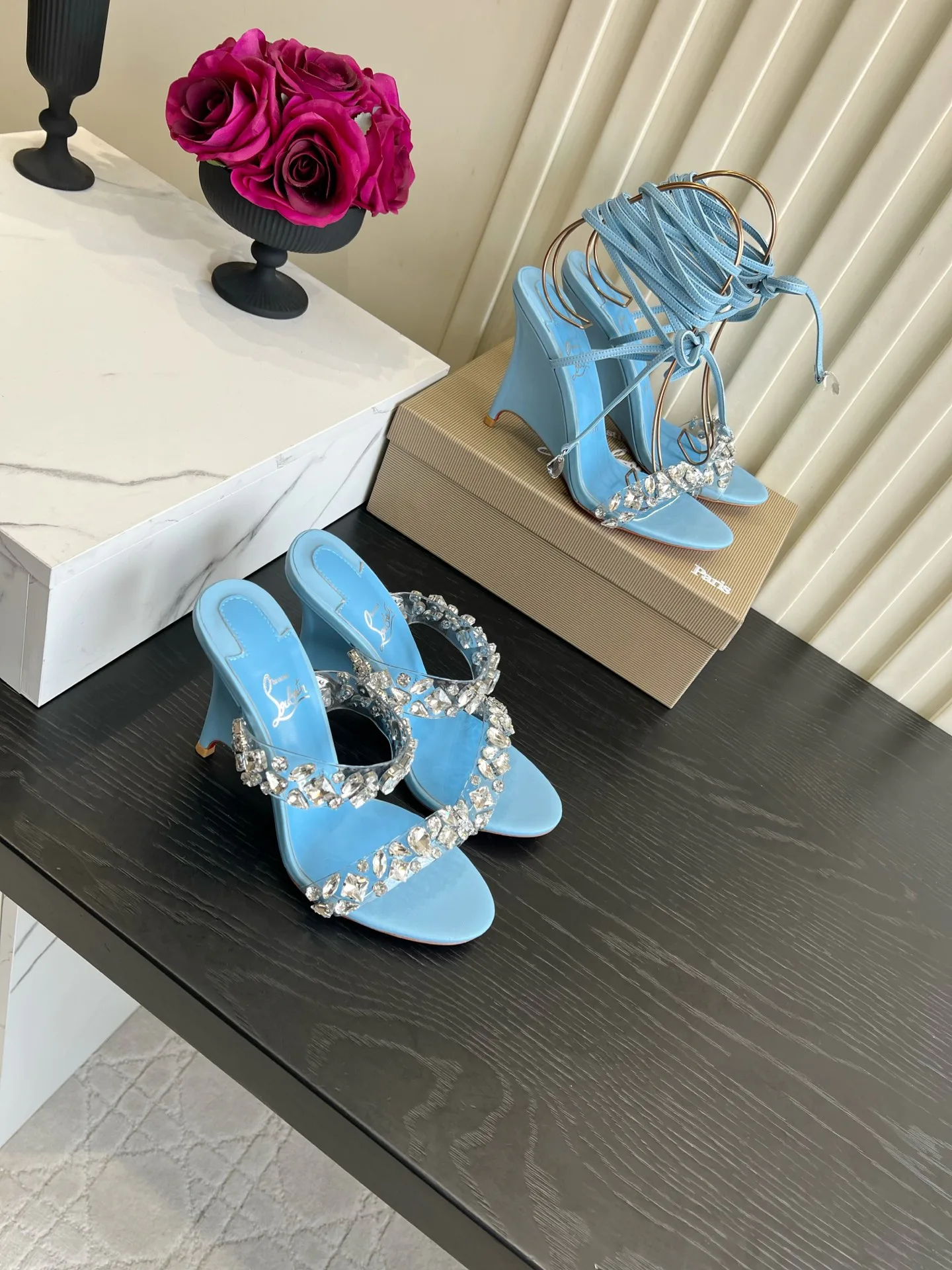 Босоножки Женские Christian Louboutin 18614260