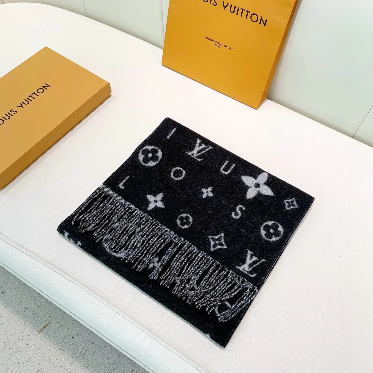 Шарфы Louis Vuitton 1049256