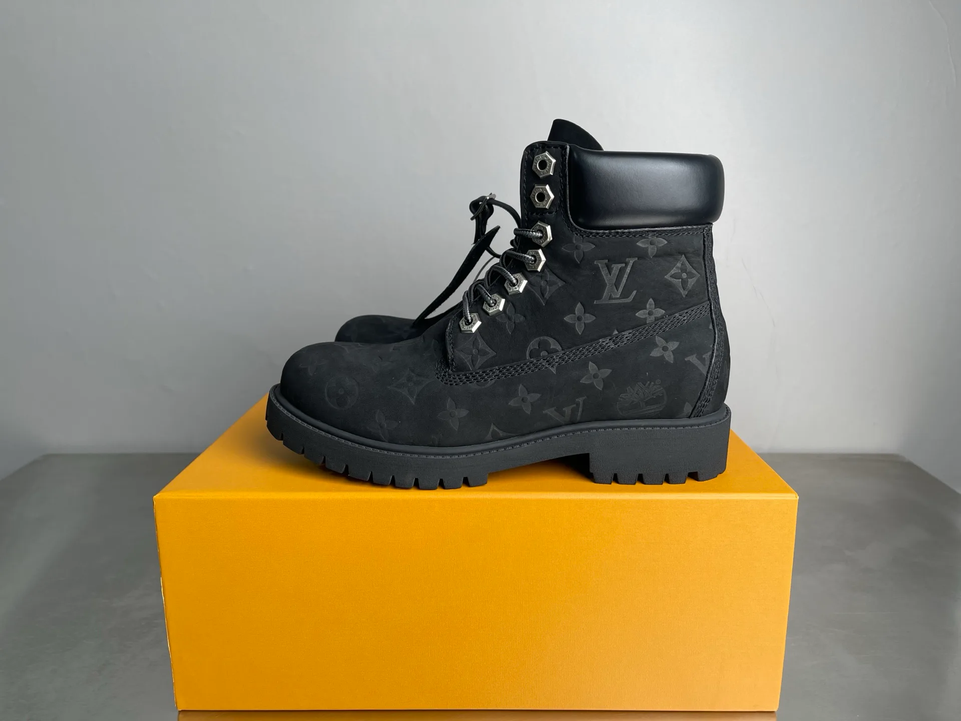 Ботинки Мужские Louis Vuitton 18950906
