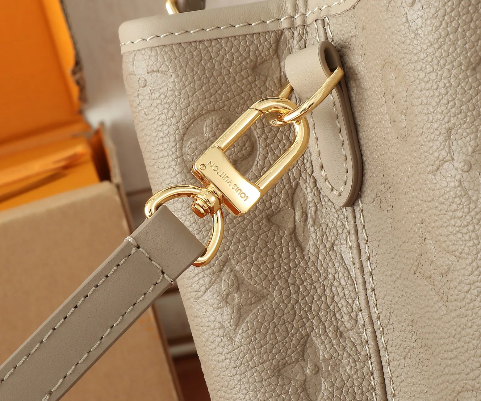 Классические Сумки Женские Louis Vuitton 17615675
