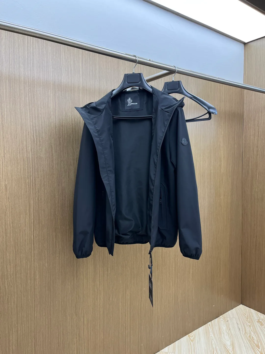 Куртки И Пуховики Мужские Moncler 18244037