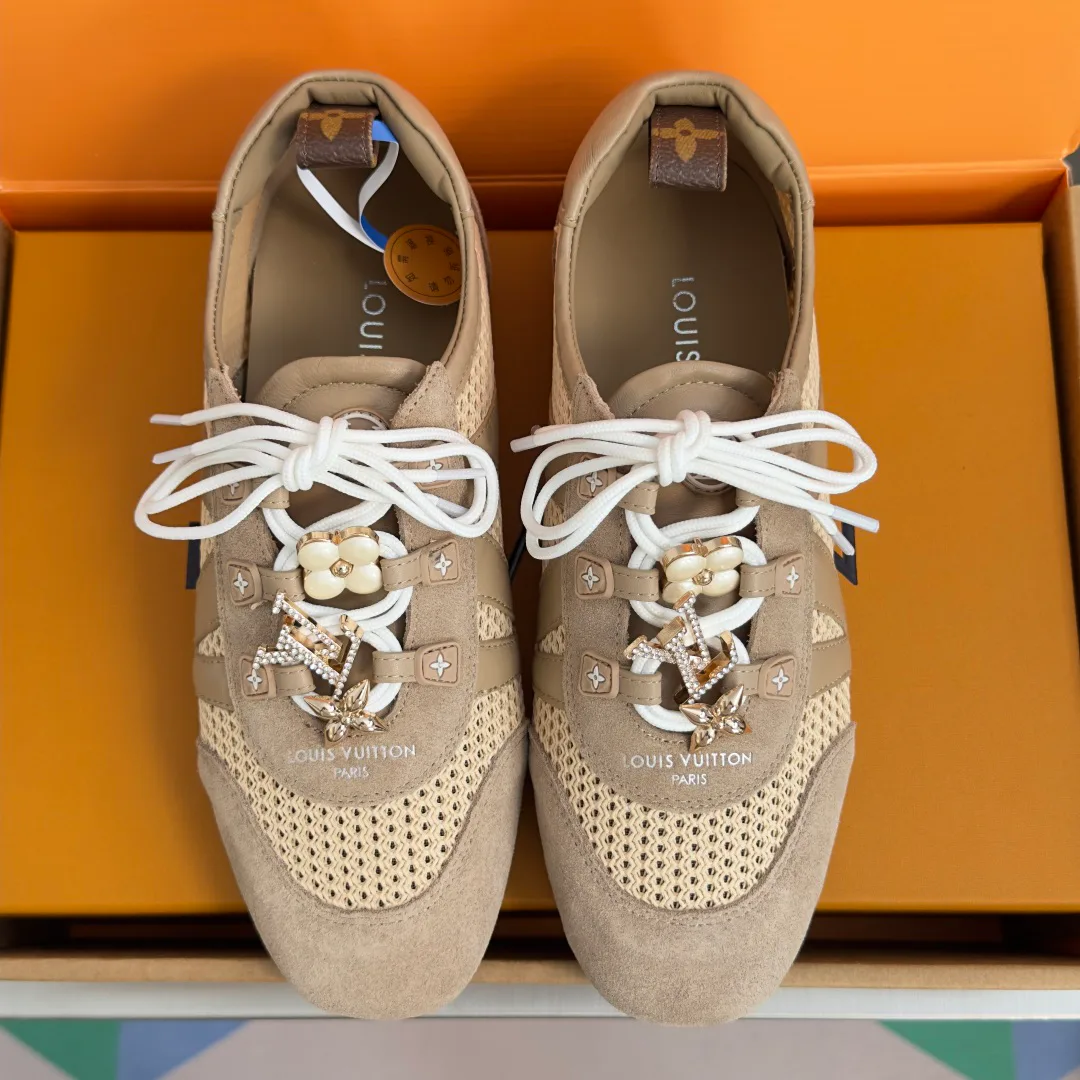 Кроссовки Женские Louis Vuitton 17950618
