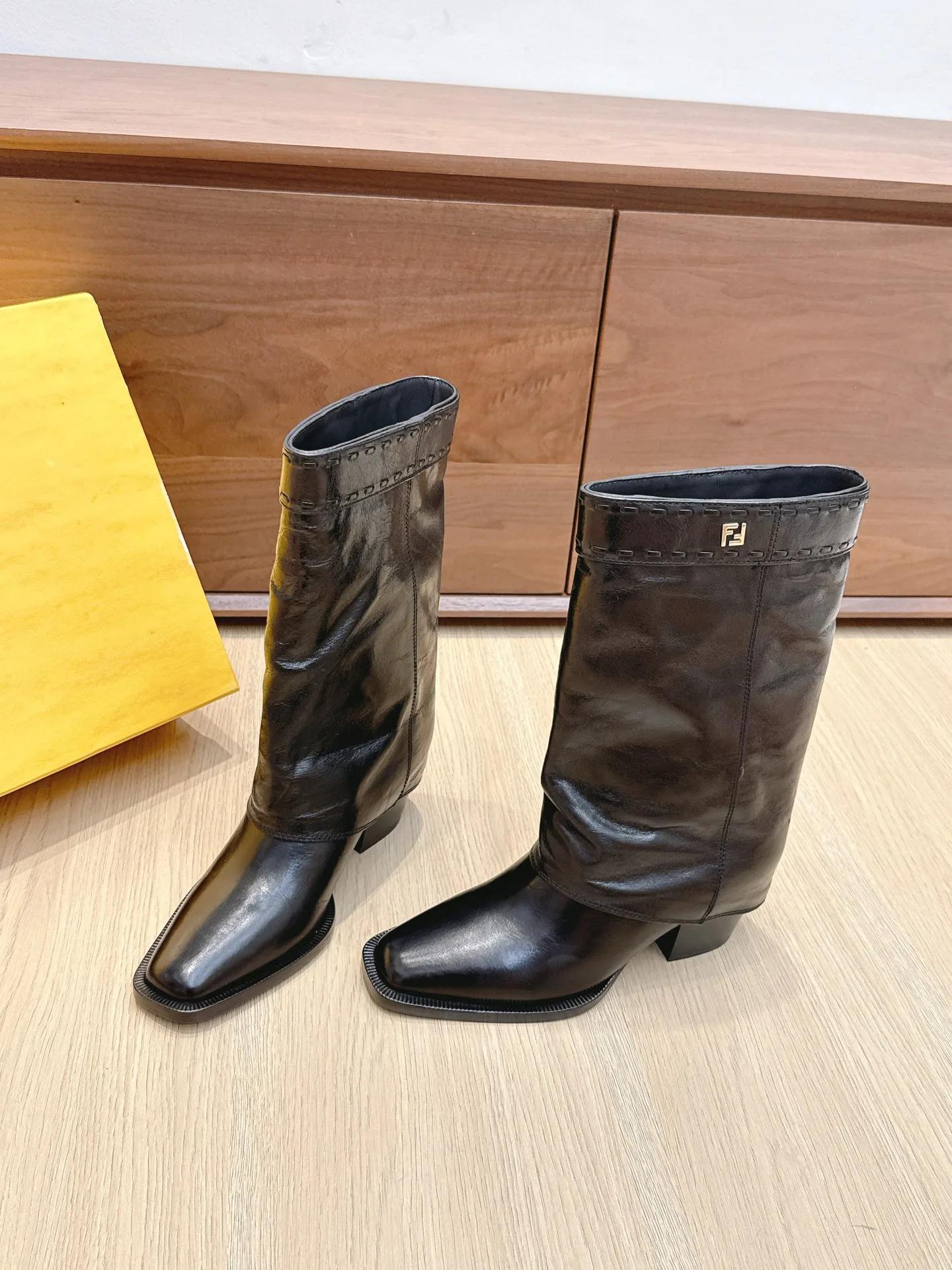 Сапоги Женские Fendi 18092438
