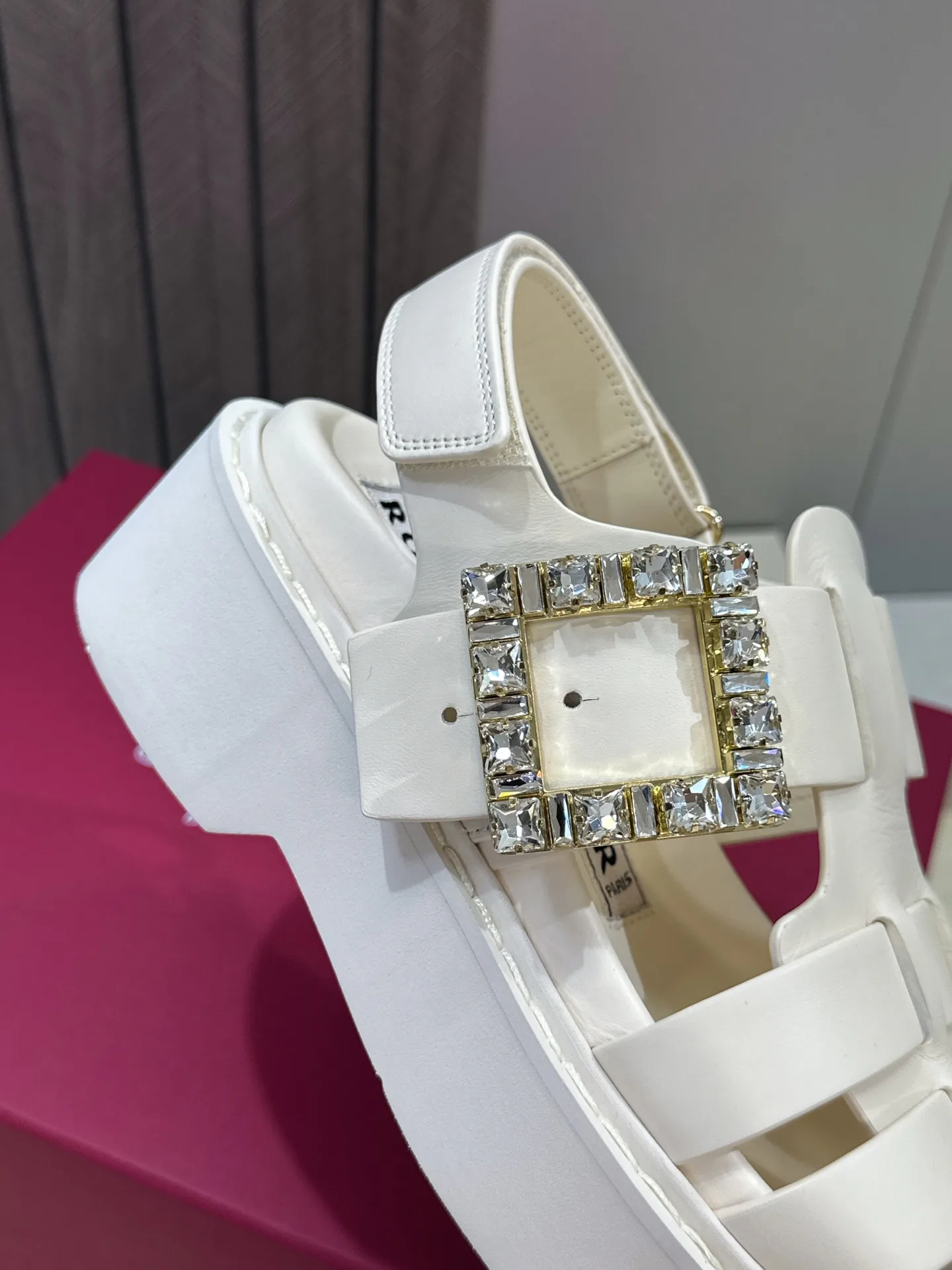 Босоножки Женские Roger Vivier 16910348