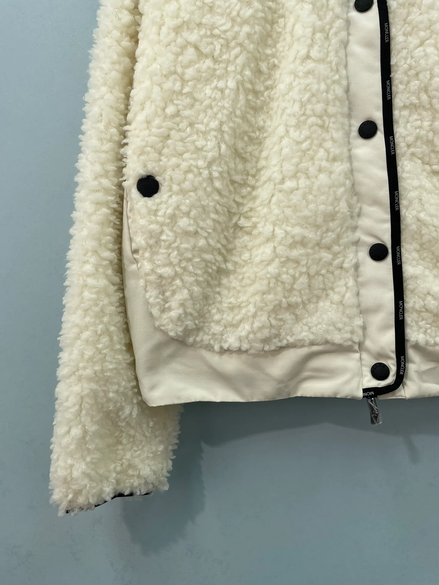 Куртки И Пуховики Женские Moncler 18308534