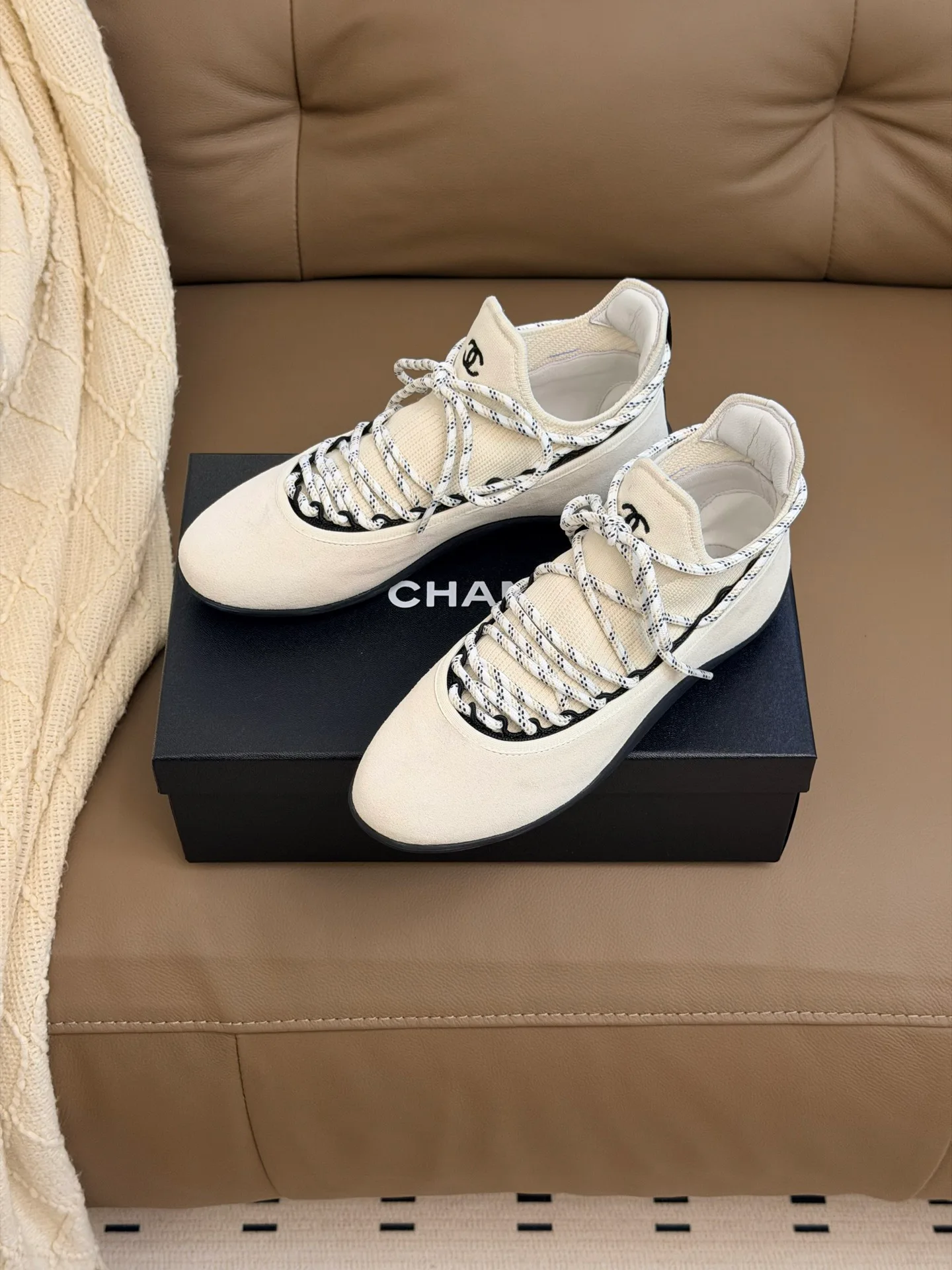 Кроссовки Женские Chanel 17510619