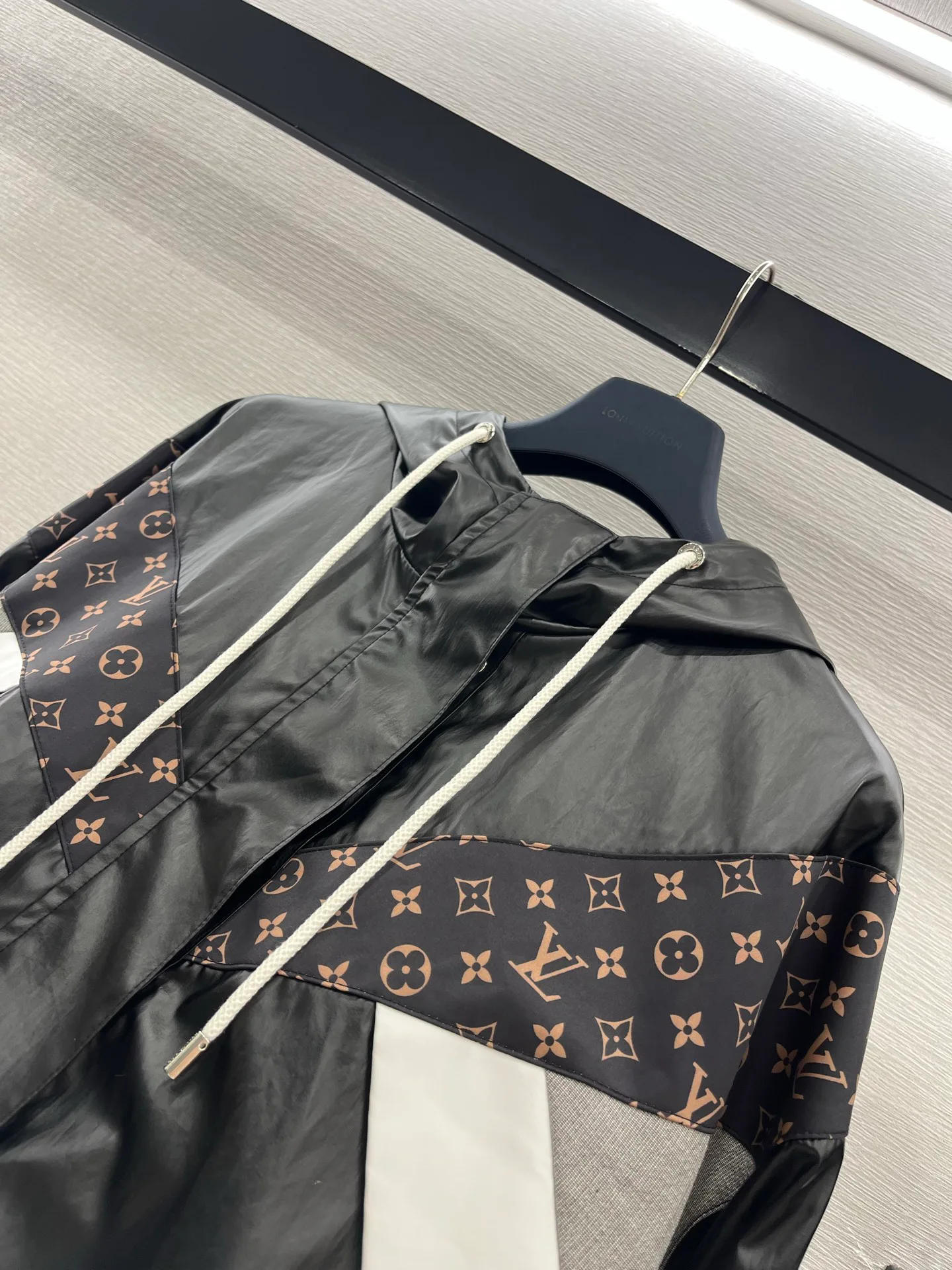 Куртки И Пуховики Женские Louis Vuitton 1291797