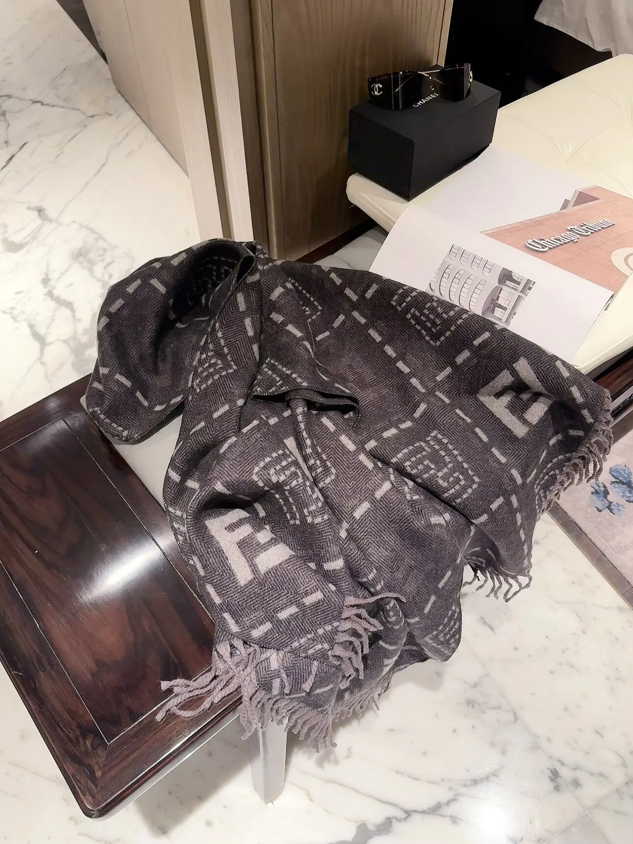 Шарфы Fendi 18322460