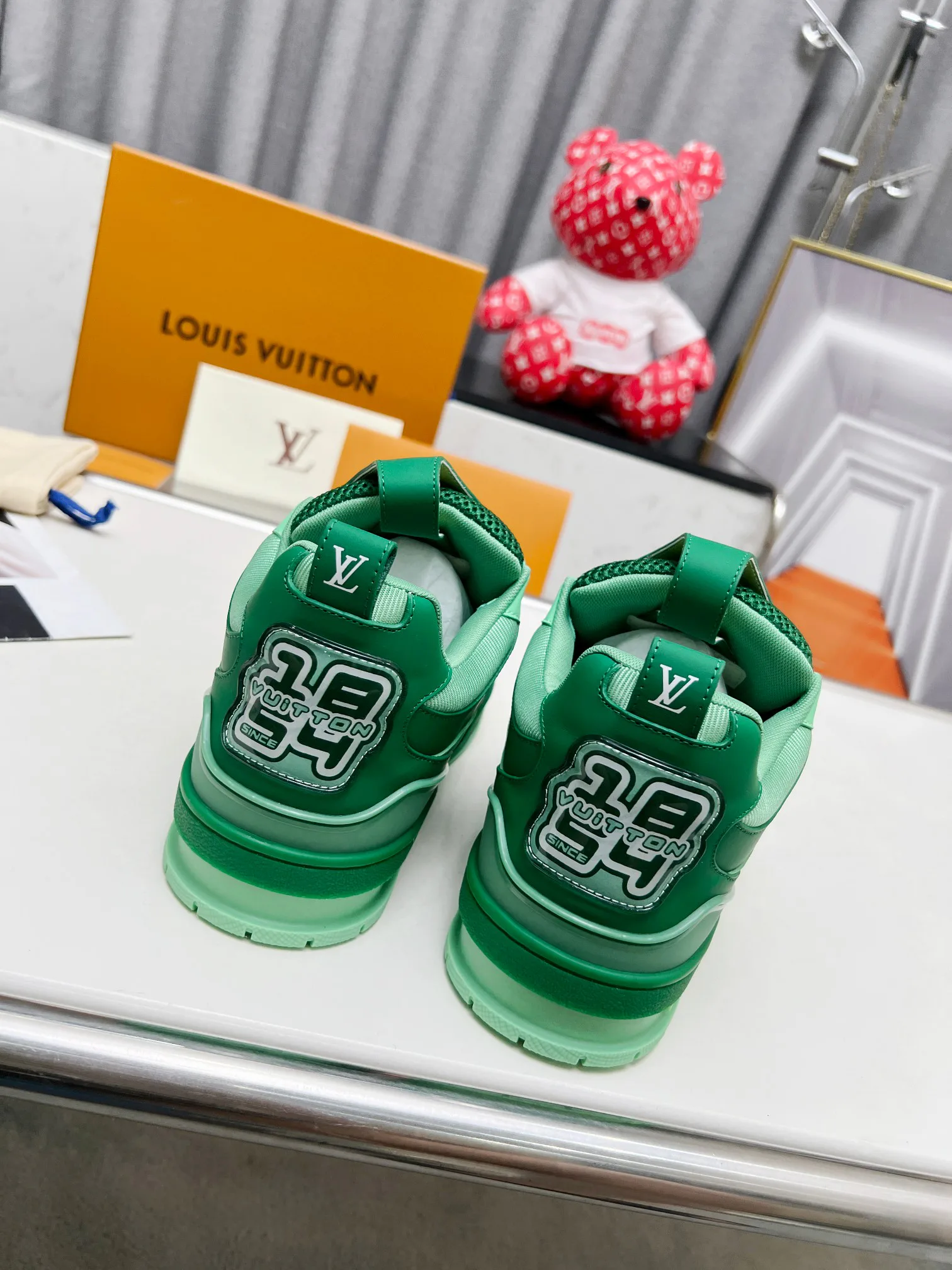 Кроссовки Женские Louis Vuitton 11250512
