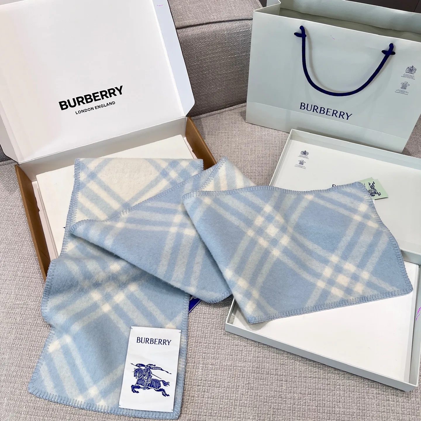 Шарфы Burberry 17945211