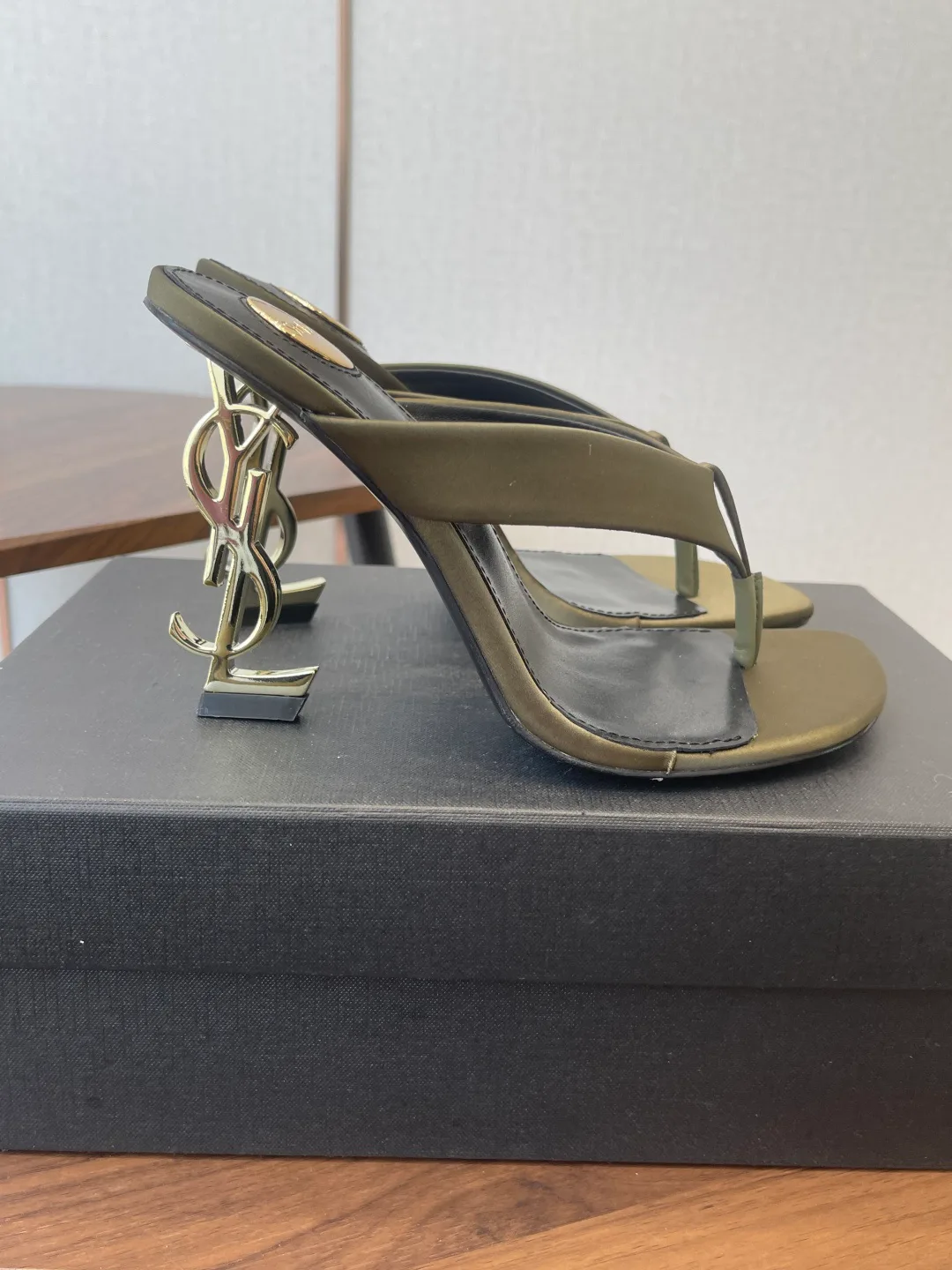 Босоножки Женские Saint Laurent 11520784