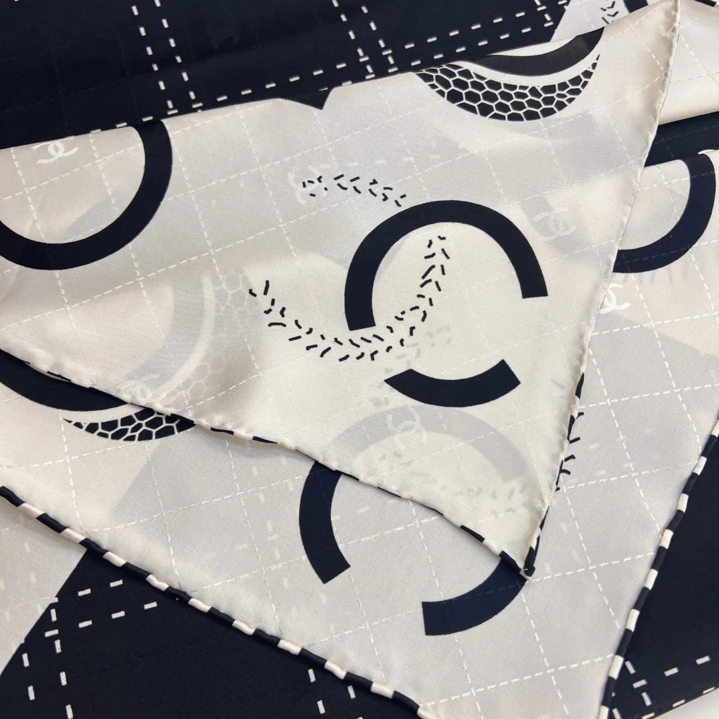 Платки Chanel 13575395