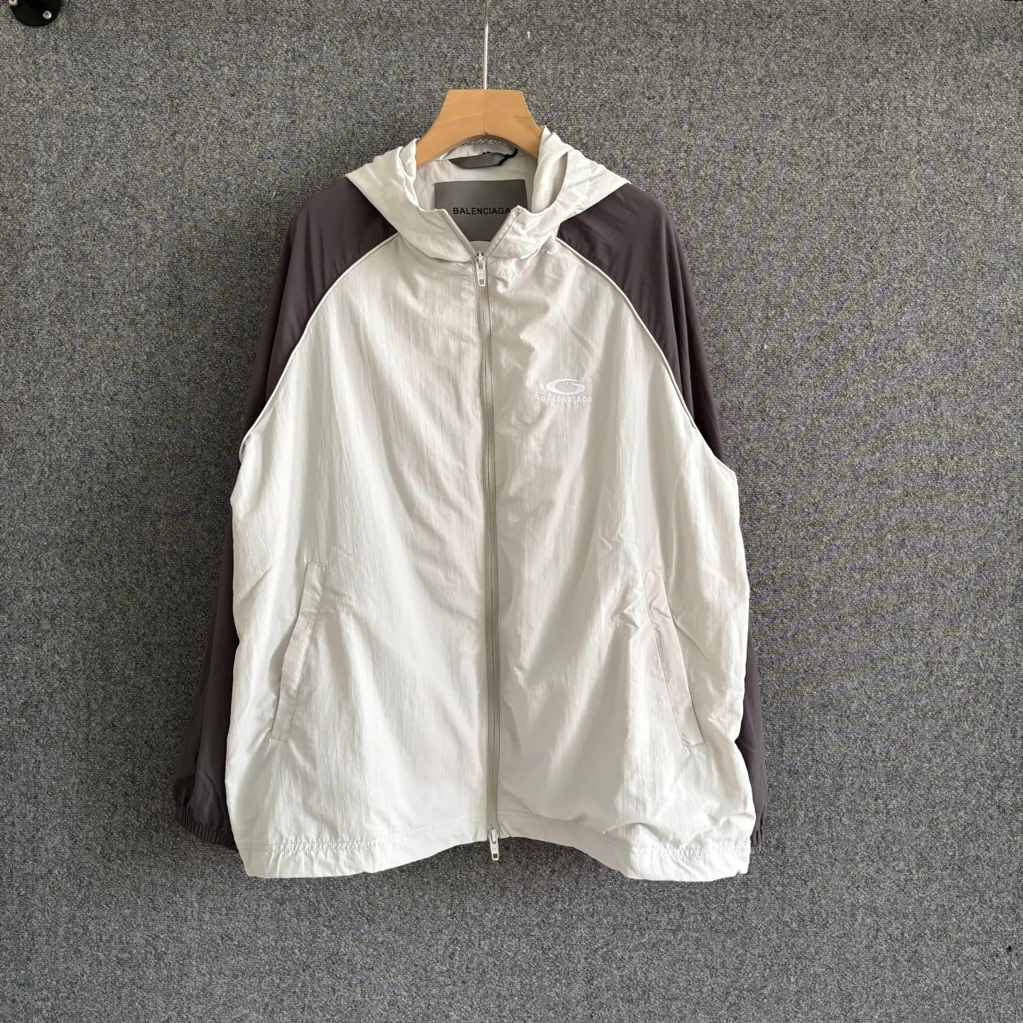 Куртки И Пуховики Женские Balenciaga 13222589